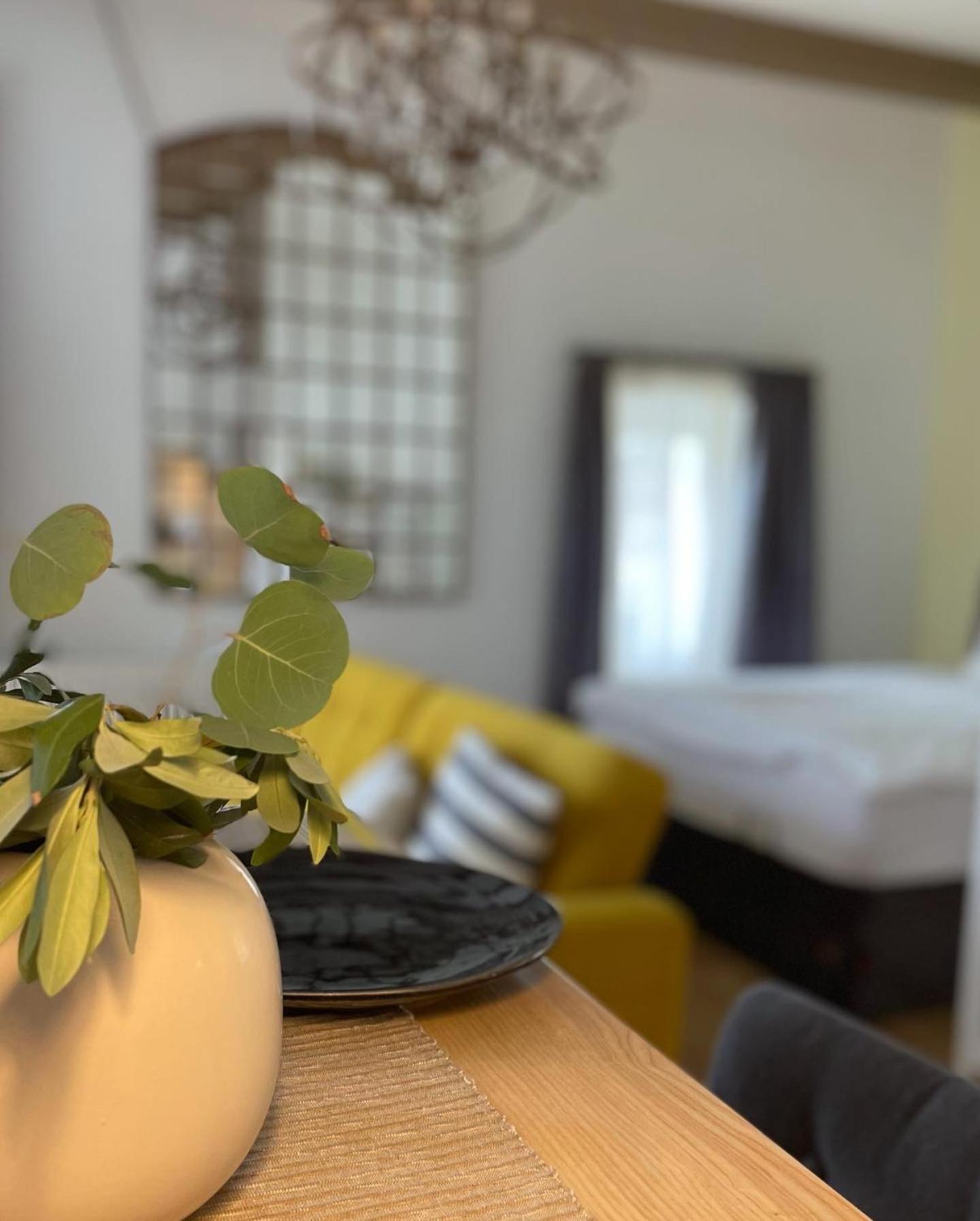 Frida Apartman, Exkluziv Varpanoramaval, A Belvaros Sziveben, Ingyenes Parkolassal Веспрем Экстерьер фото